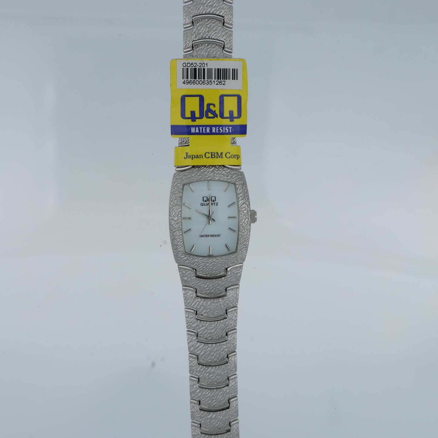 Q&Q – Orologio Donna Cassa Rettangolare Texture Rilievo Argento Quadrante Bianco Bracciale Espandibile Water Resist