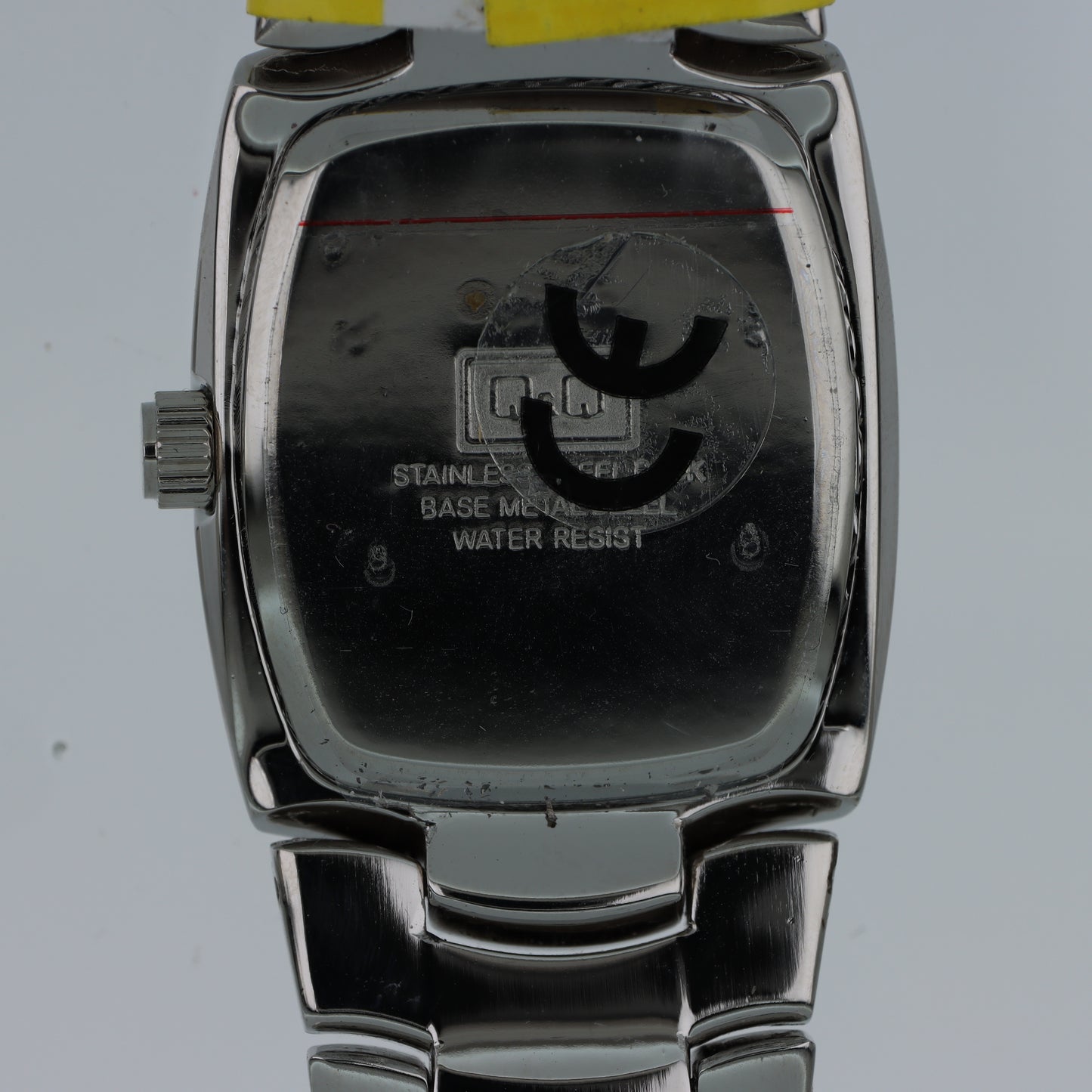 Q&Q – Orologio Donna Cassa Rettangolare Texture Rilievo Argento Quadrante Bianco Bracciale Espandibile Water Resist