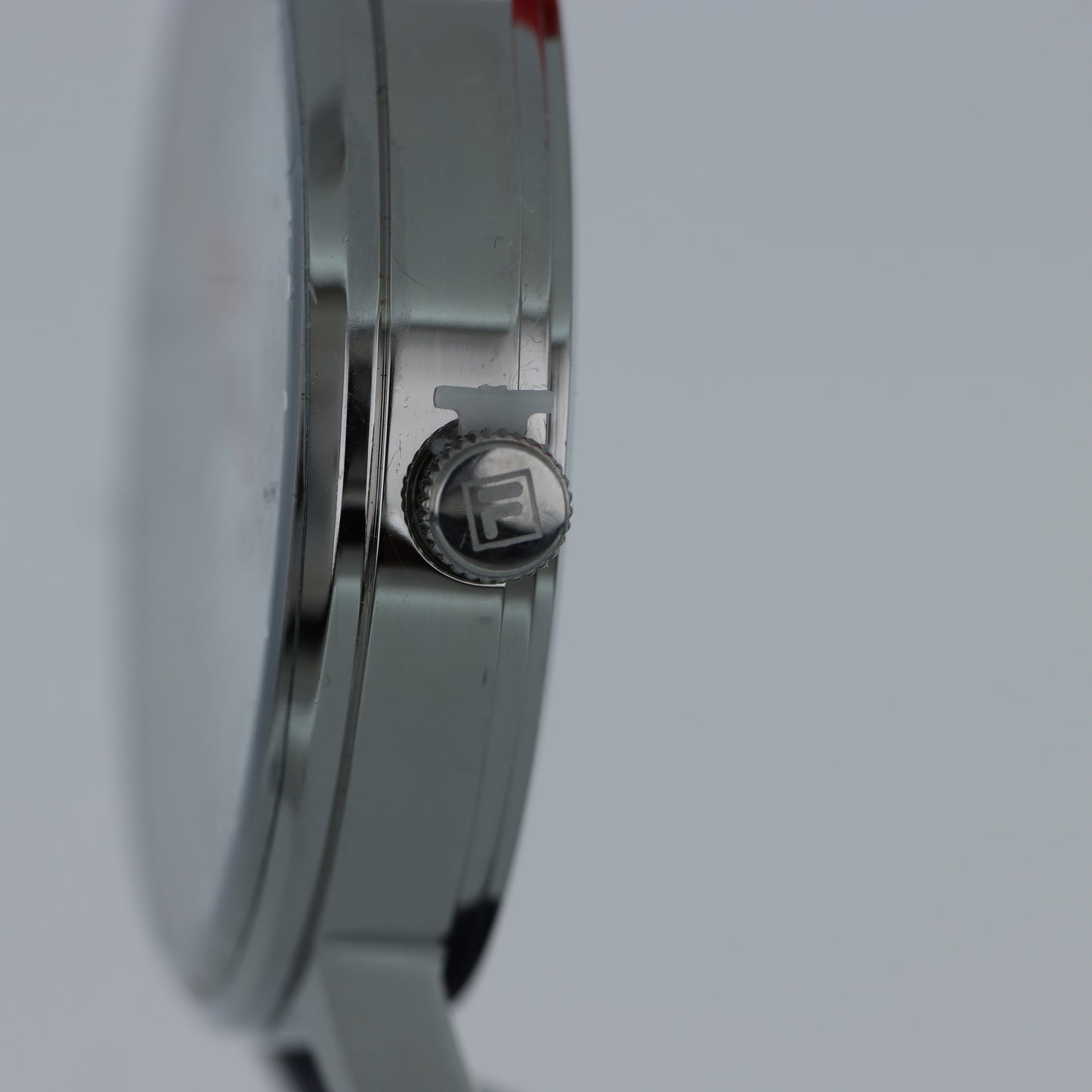 FILA Orologio Unisex – Maxi Logo Quadrante Bianco Cinturino Bicolore Rosso e Blu