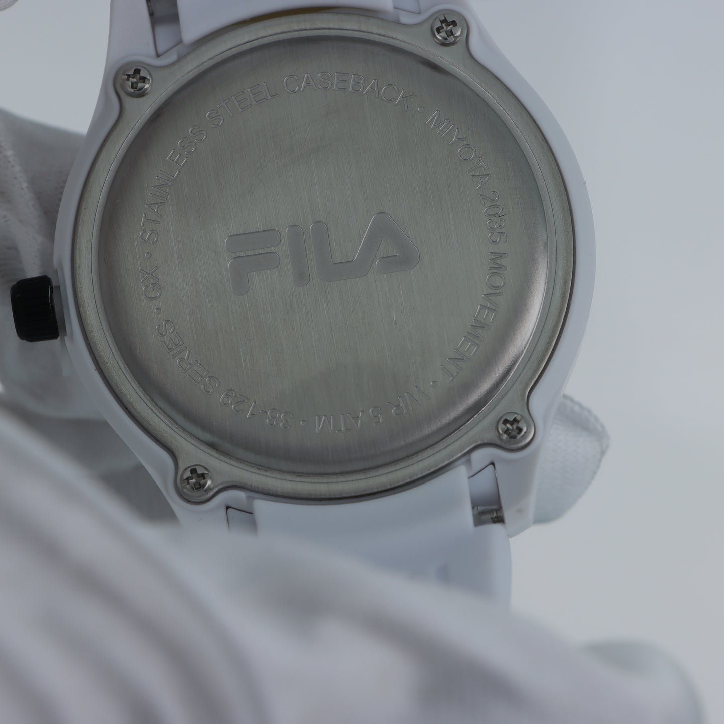 FILA Orologio Unisex – All-Over Logo Print Quadrante Bianco Cassa e Cinturino Bianchi