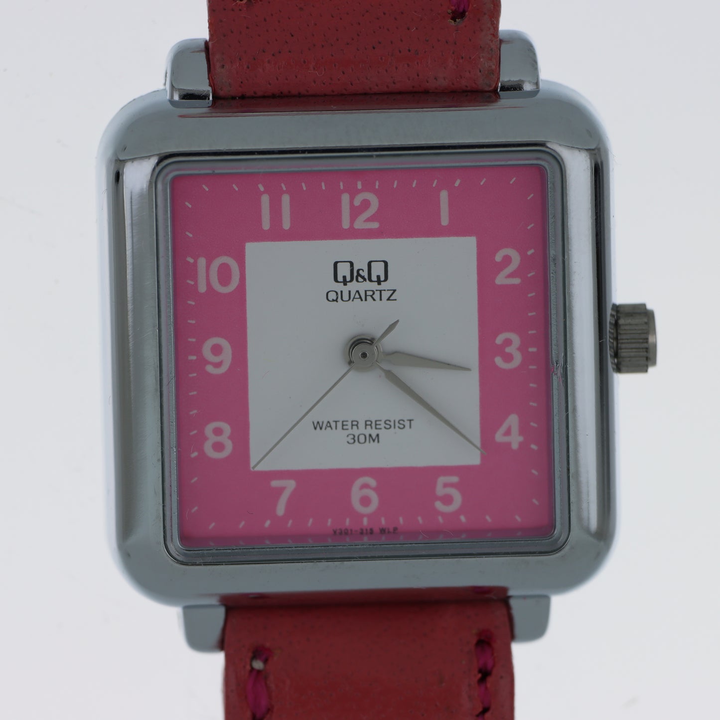 Q&Q Quartz Orologio Donna – Cassa Squadrata Argento Quadrante Fuxia Cinturino Pelle WR 30M