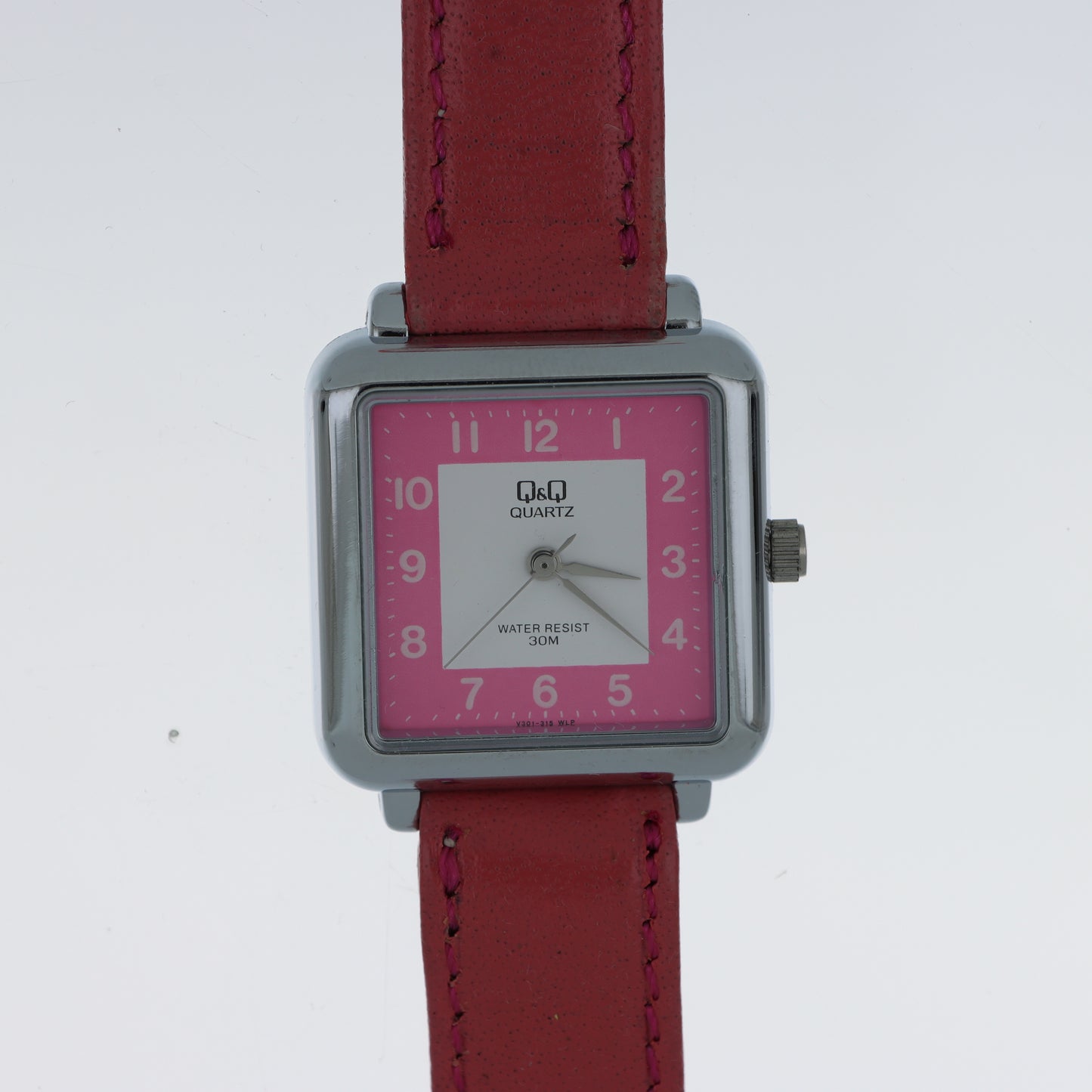 Q&Q Quartz Orologio Donna – Cassa Squadrata Argento Quadrante Fuxia Cinturino Pelle WR 30M