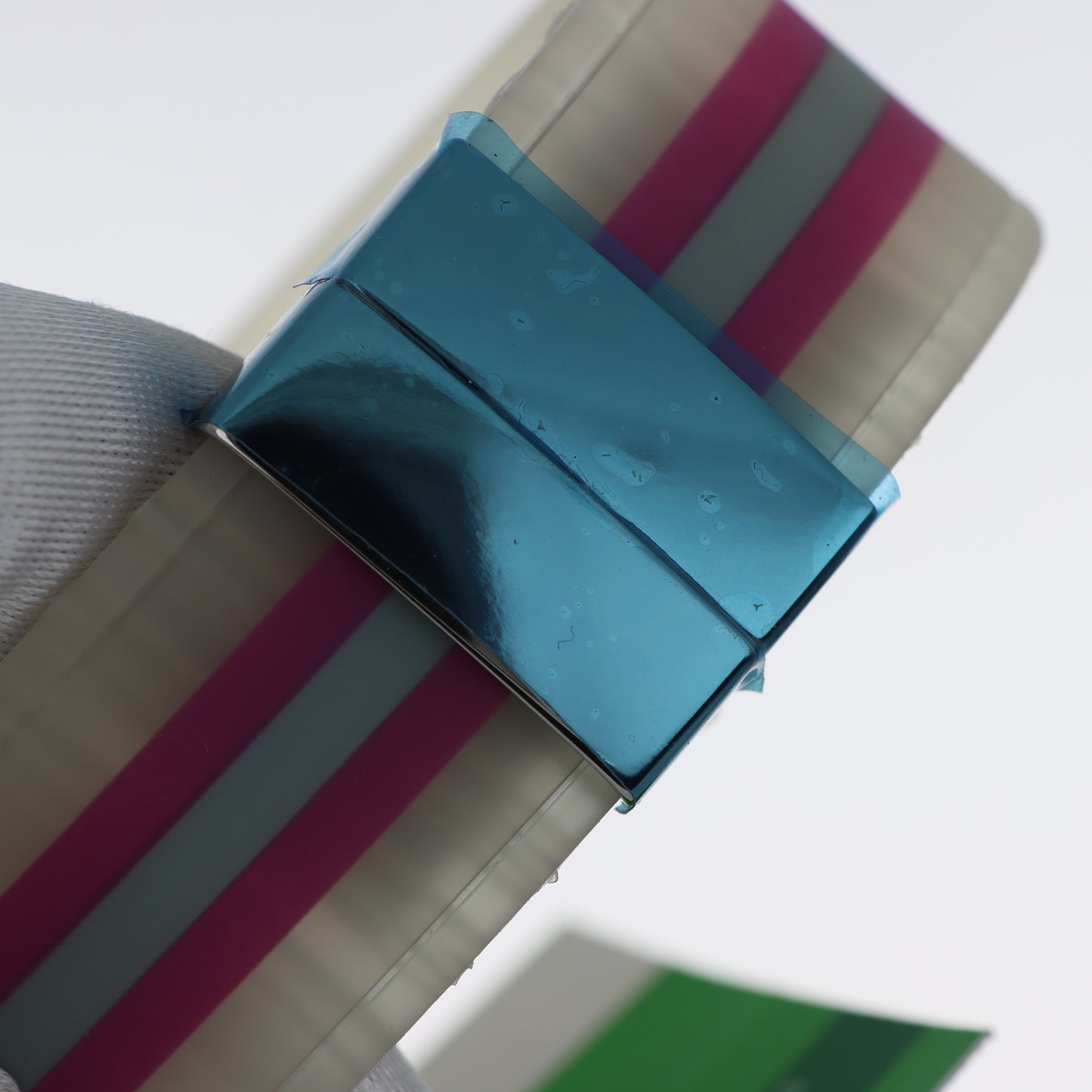 United Colors of Benetton Orologio Digitale – Cassa a Specchio Cinturino Righe Bianco Rosa e Grigio