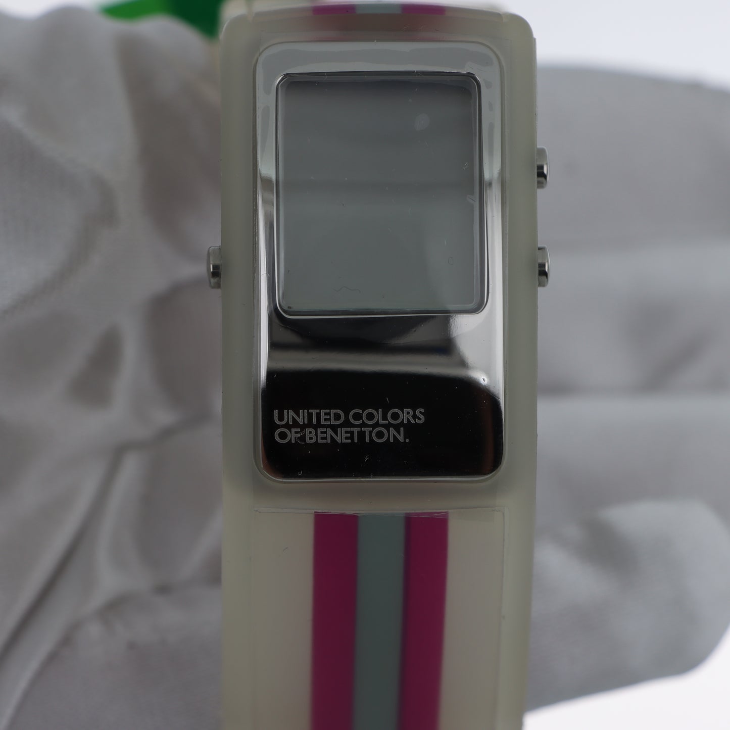 United Colors of Benetton Orologio Digitale – Cassa a Specchio Cinturino Righe Bianco Rosa e Grigio