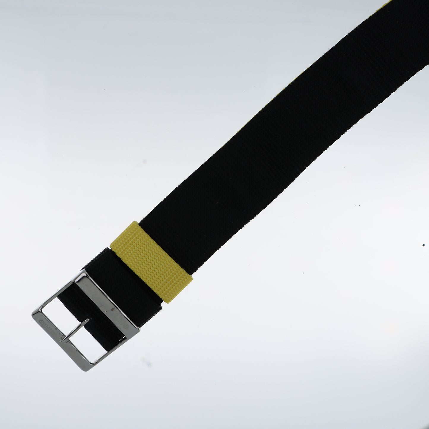 Cinturino Orologio NATO in Tessuto Nero con Passante Giallo – Fibbia Acciaio 3H