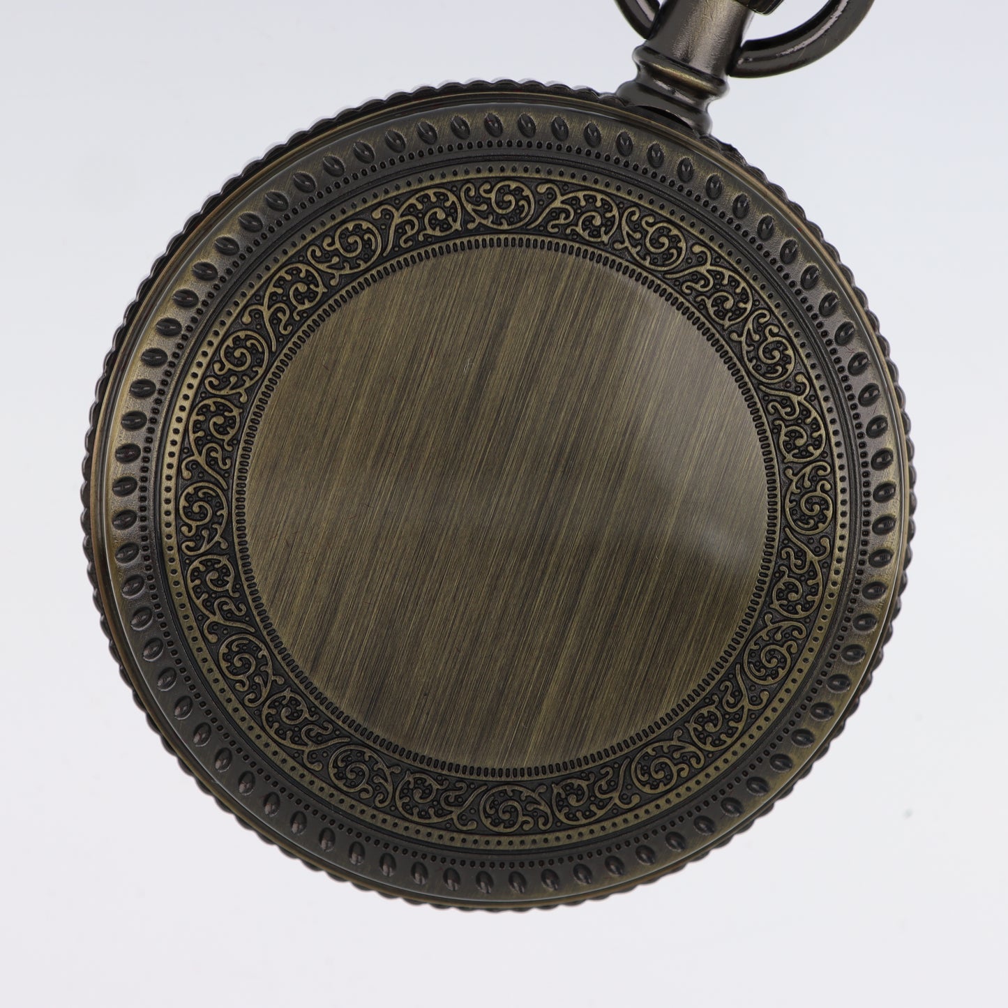 Orologio da Tasca Hunter-Case – Bronzo Antico con Incisioni Arabescate