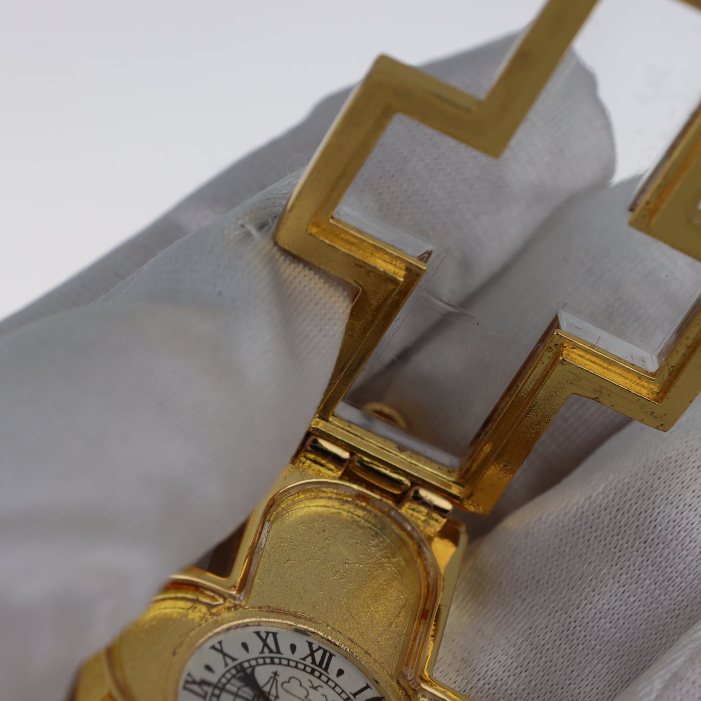 Orologio da Tasca a Croce – Dorato Barocco con Numeri Romani