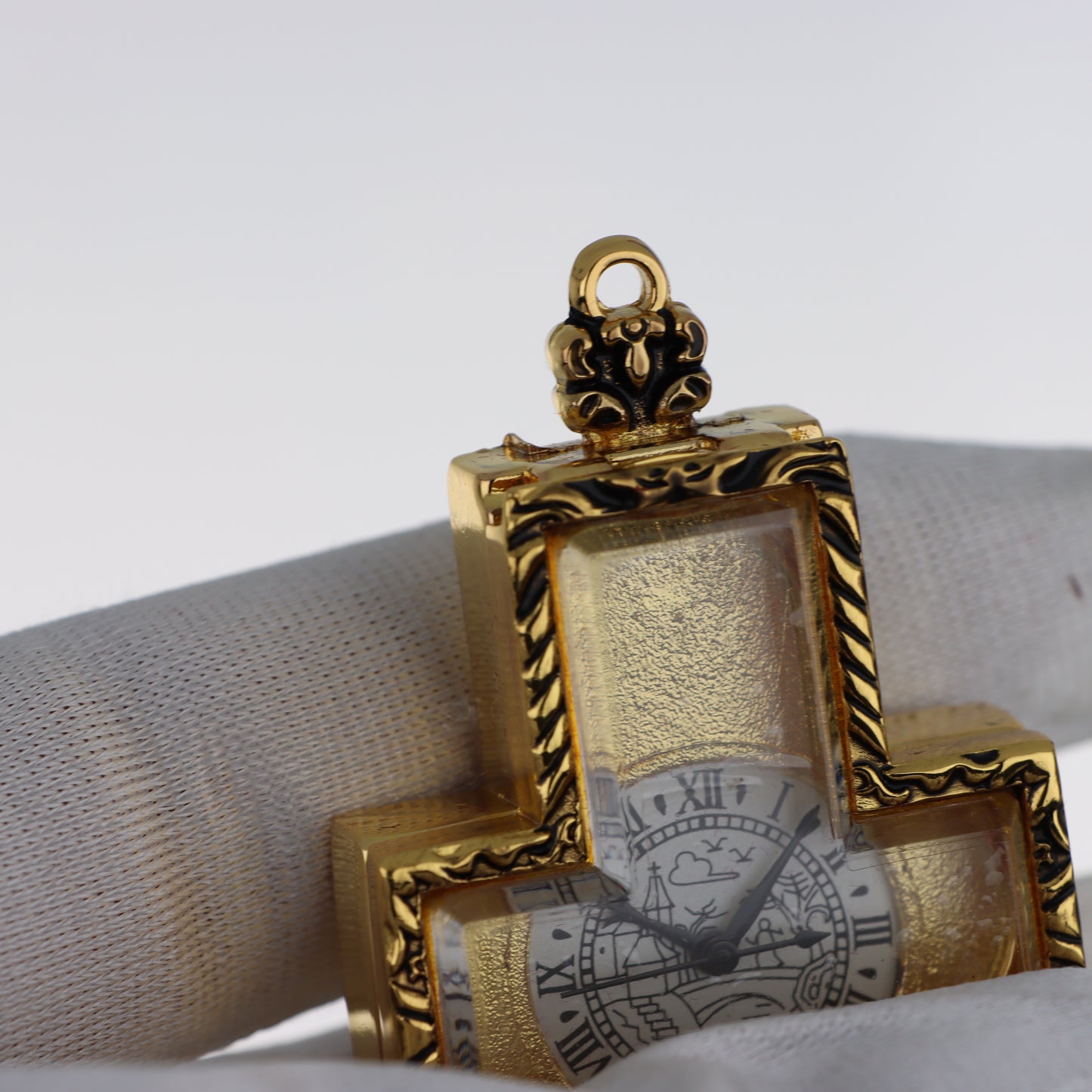 Orologio da Tasca a Croce – Dorato Barocco con Numeri Romani