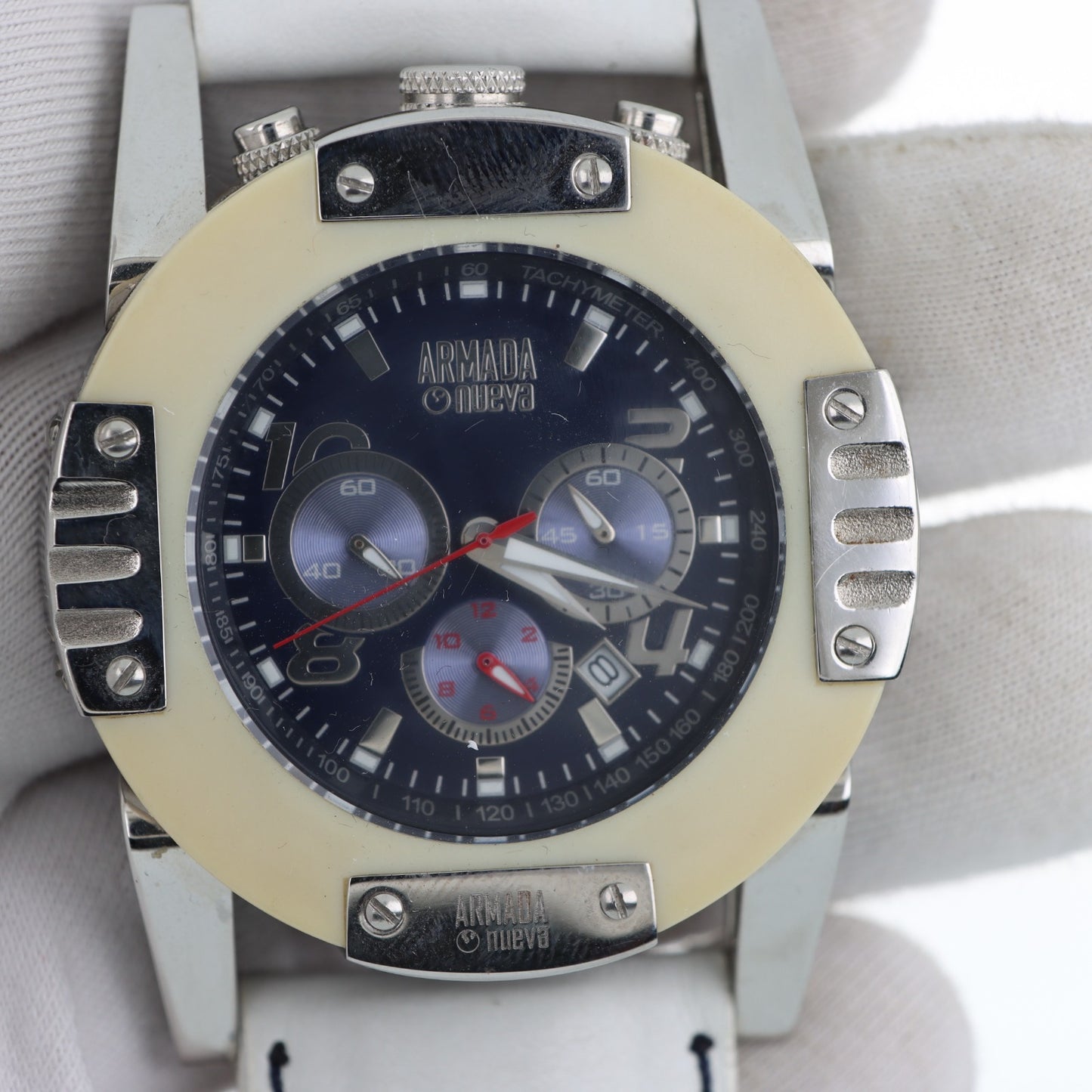 Armada Nueva – Cronografo Quadrante Blu Bezel Champagne Tachimetro con Data e Cinturino Pelle Bianca