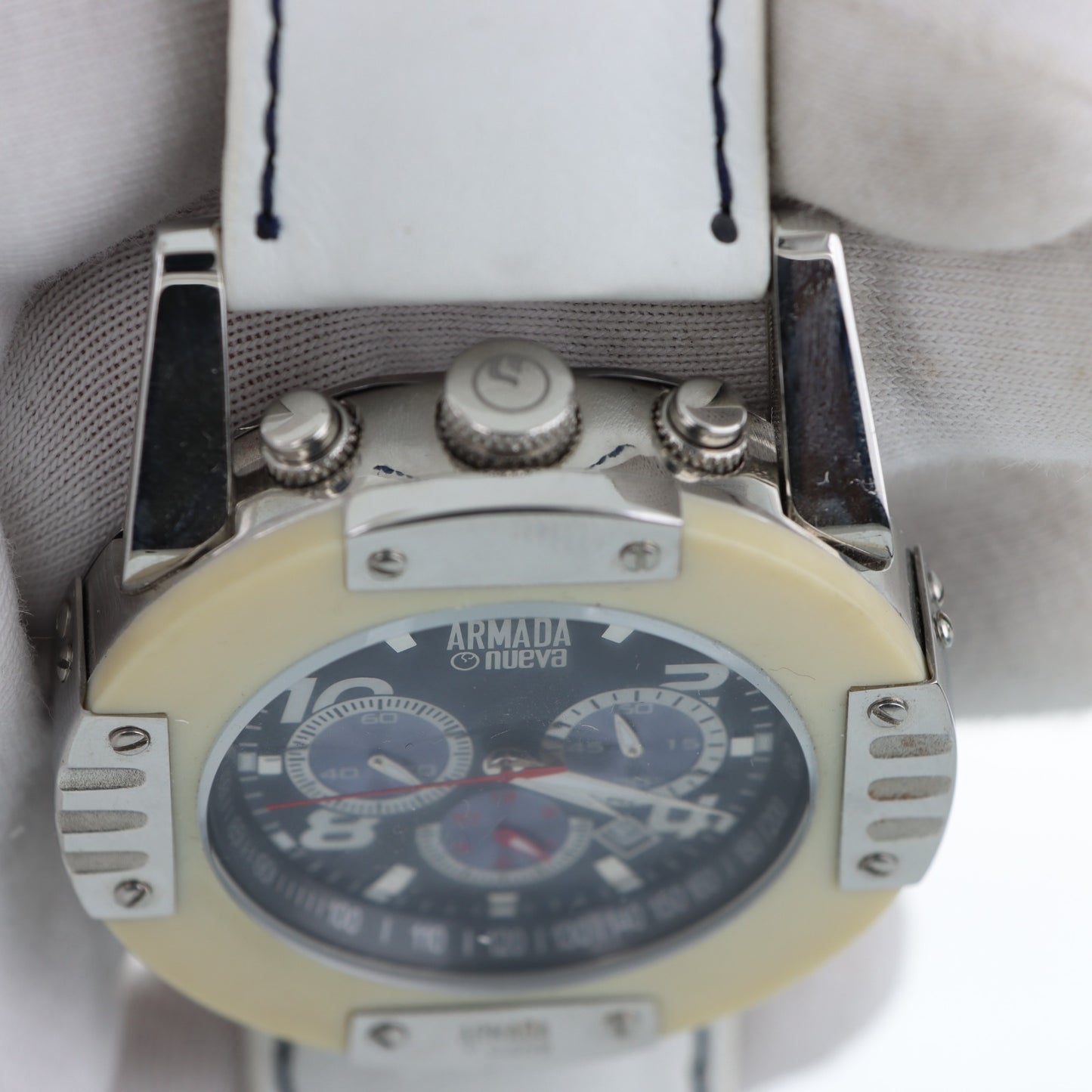 Armada Nueva – Cronografo Quadrante Blu Bezel Champagne Tachimetro con Data e Cinturino Pelle Bianca