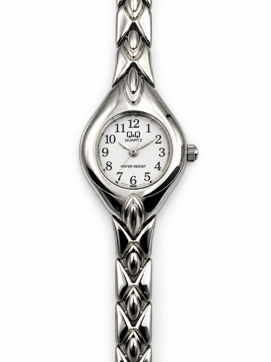 Orologio Donna Q&Q Argentato con Cassa a Losanga e Bracciale Decorativo