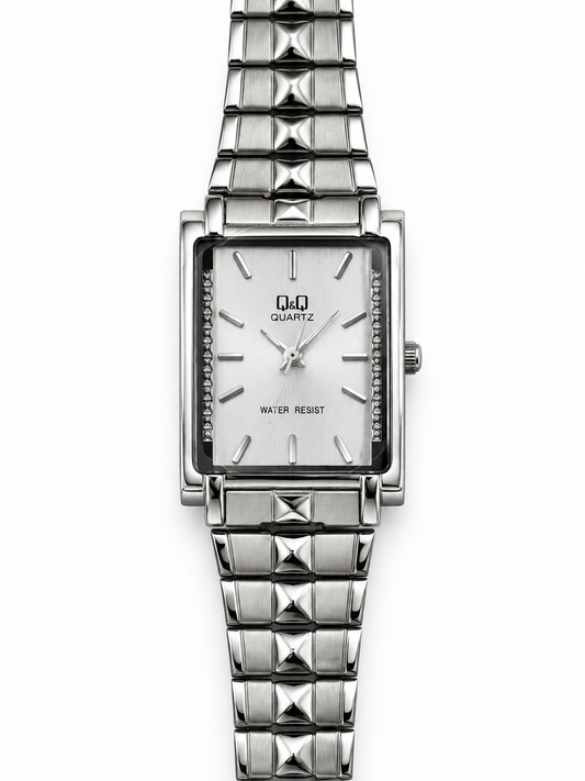 Orologio Donna Q&Q Rettangolare Argentato con Dettagli Brillanti e Bracciale Geometrico