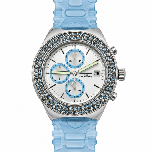 Orologio cronografo con quadrante chiaro, tre contatori azzurri, lunetta brillante e cinturino azzurro traslucido