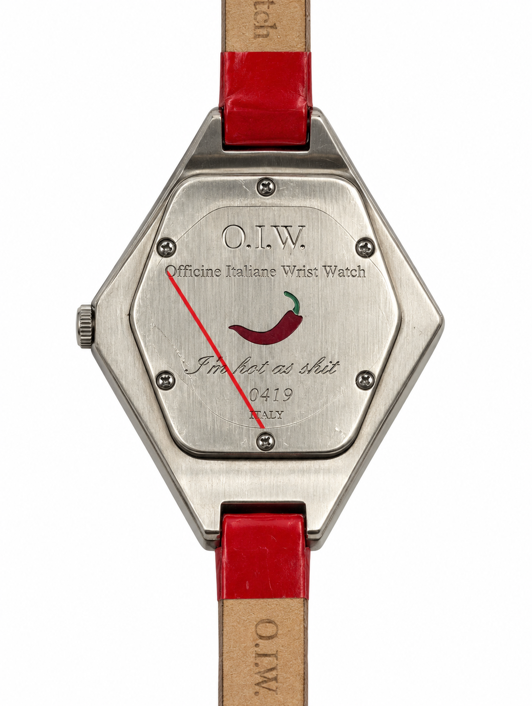 Orologio O.I.W. argentato a rombo con quadrante chiaro e cinturino rosso