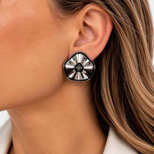 Orecchini Choise a clip con fiore argentato – Petali di luce