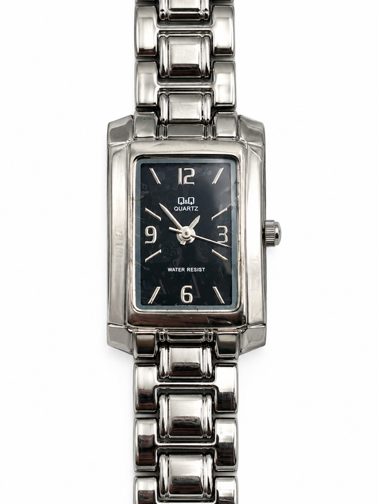 Orologio Q&Q Notte d’Argento rettangolare con quadrante nero e bracciale a maglie