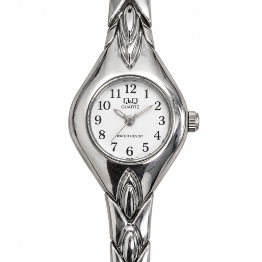 Orologio donna Q&Q al quarzo con quadrante bianco, cassa sagomata color argento e bracciale ornamentale